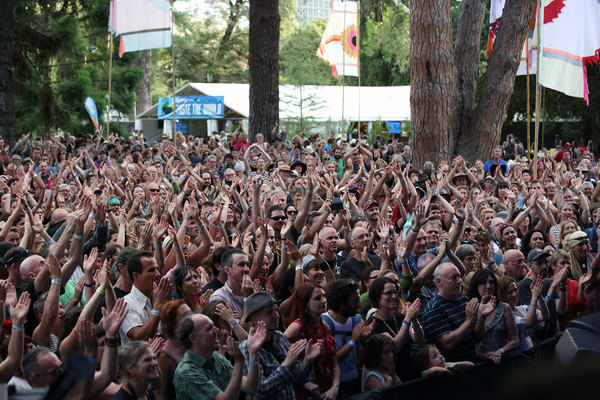 Crowds (Tony Lewis)